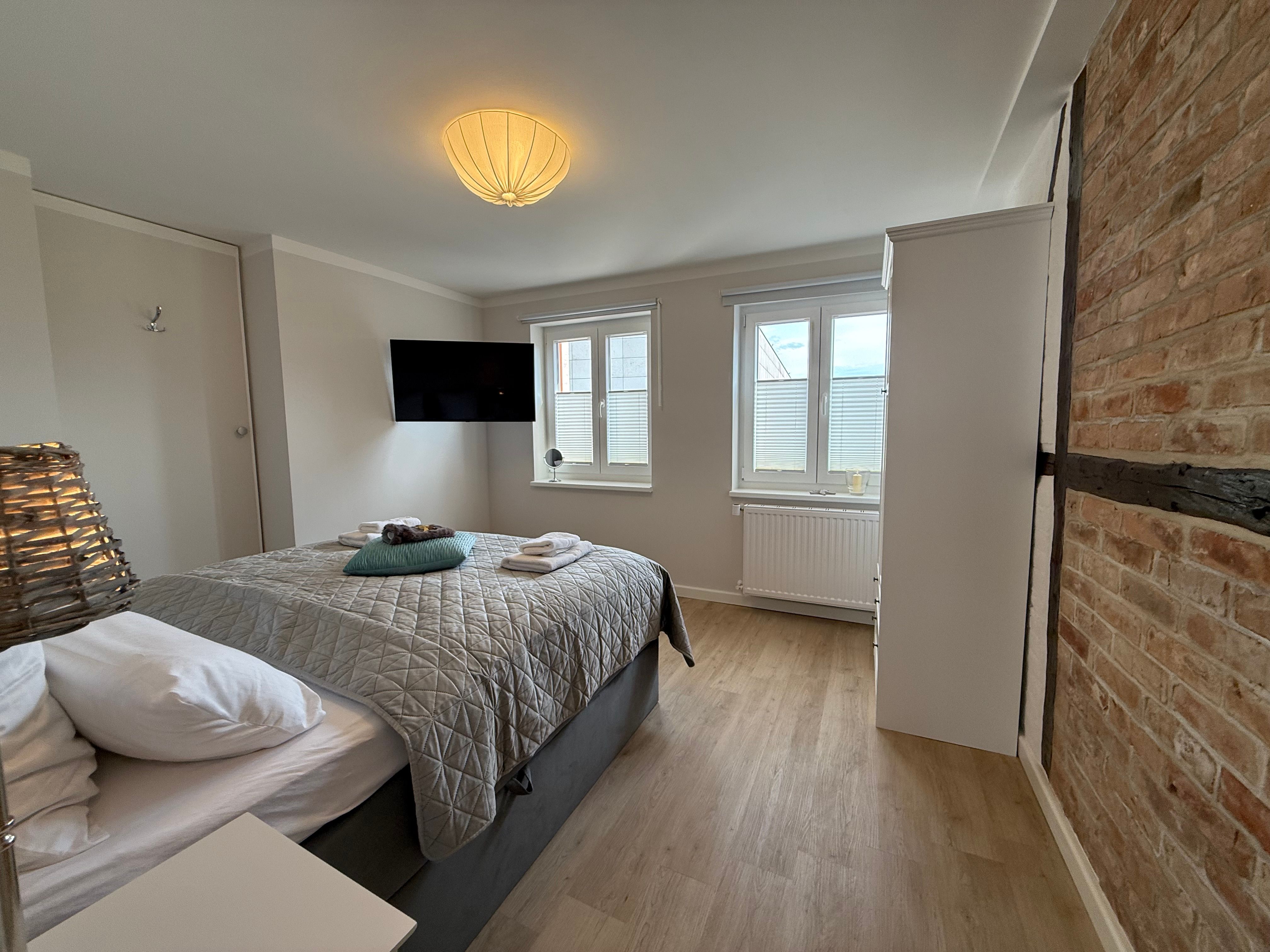 No. III: Maisonette With Balcony, Netflix/Disney - 9