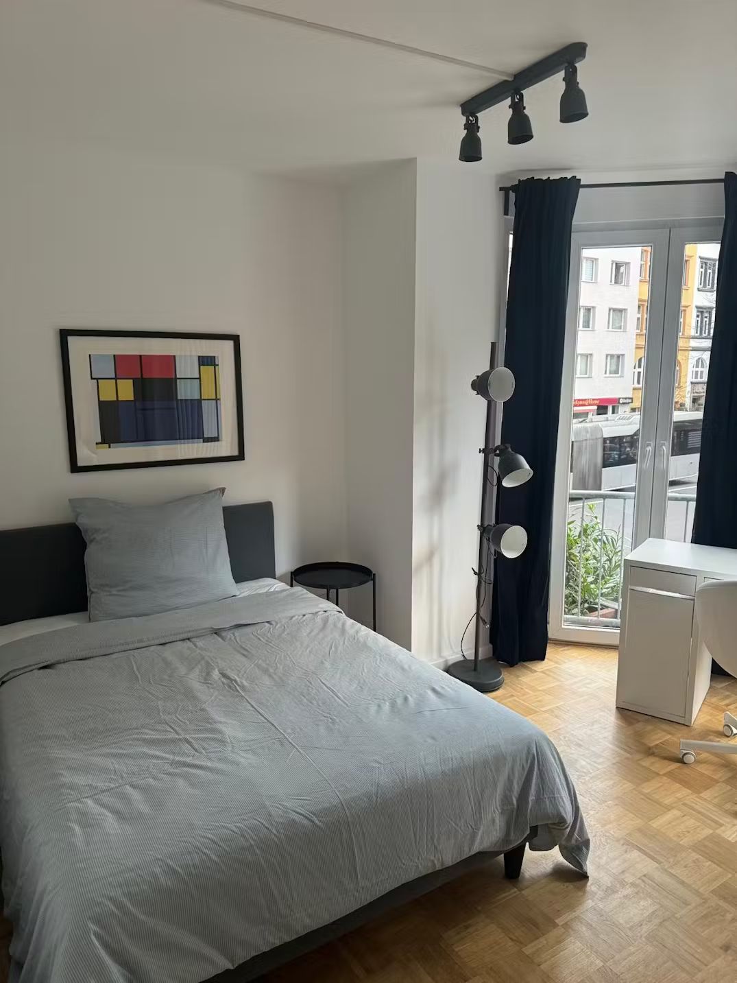 Modern & Gorgeous 3 Bedroom Apartment In Düsseldorf - 20