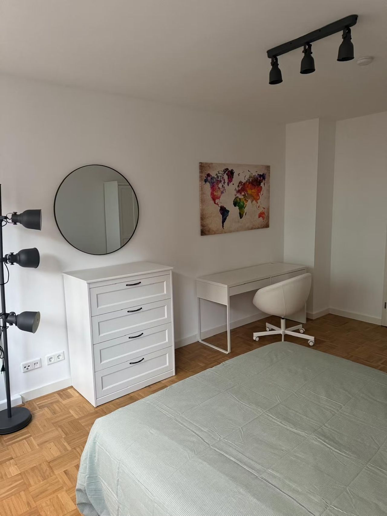 Modern & Gorgeous 3 Bedroom Apartment In Düsseldorf - 10