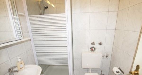 Modern Furnished 1-Bedroom Apartment With Internet And Loggia, Düsseldorf-Friedrichstadt - 1