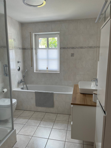 Modern, quiet, furnished 3-room apartment in Siegburg (15min walking distance to ICE train station)