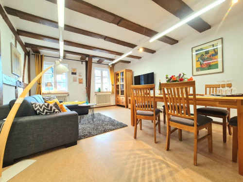 AVAHOME: A whole house for 16 in Kandel / near Karlsruhe, parking, kitchen, WLAN, Netflix, washing machine, dryer