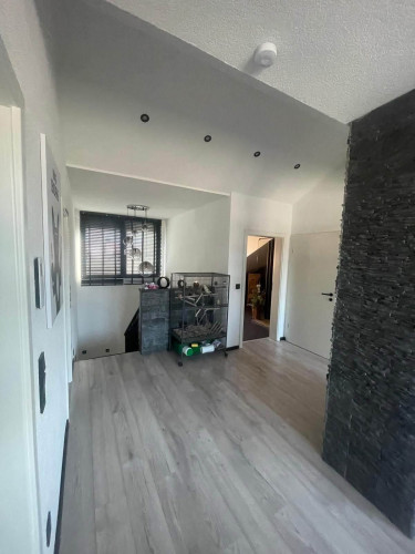 Well-maintained and modern apartment