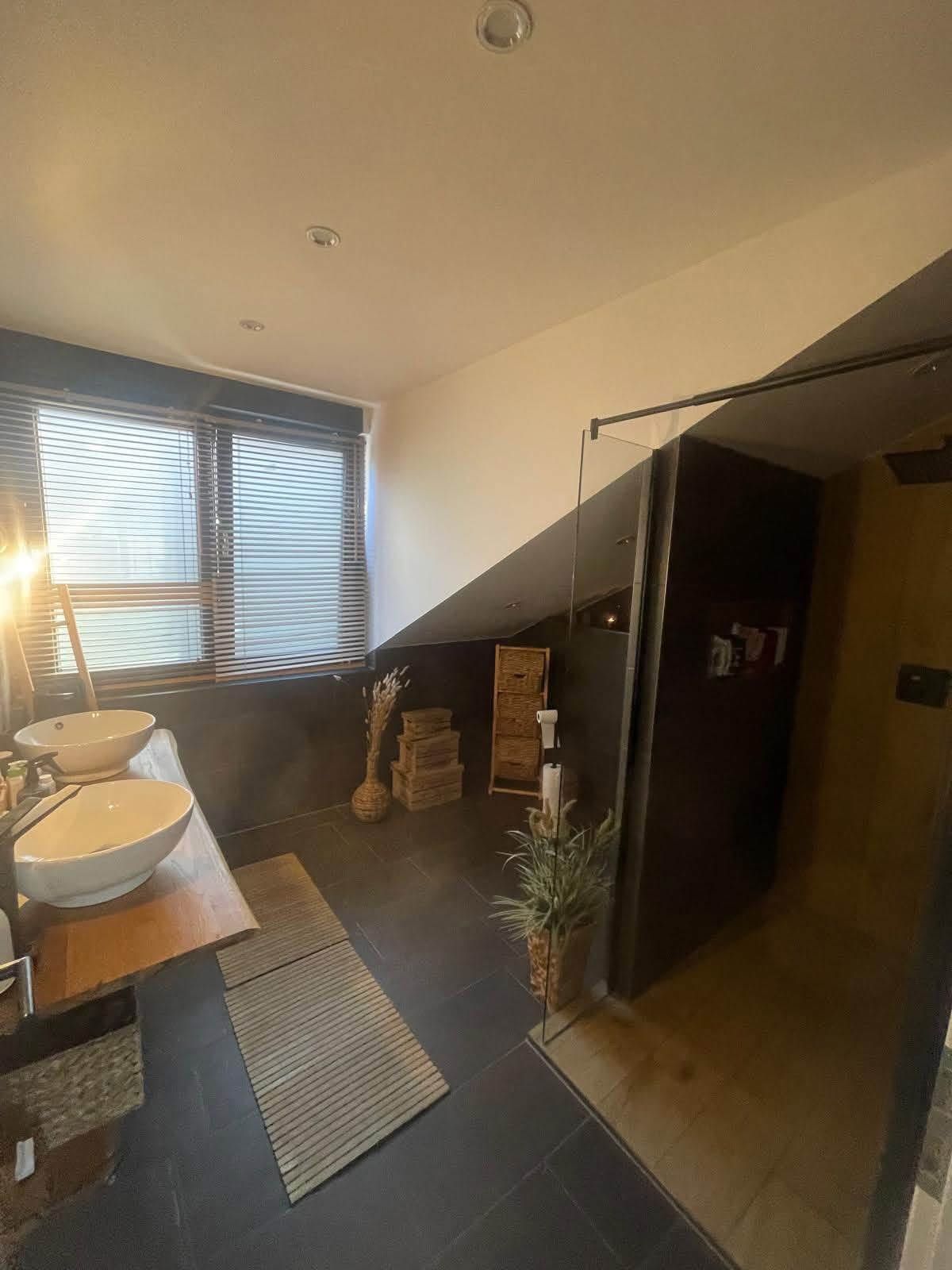 Well-Maintained And Modern Apartment - 11