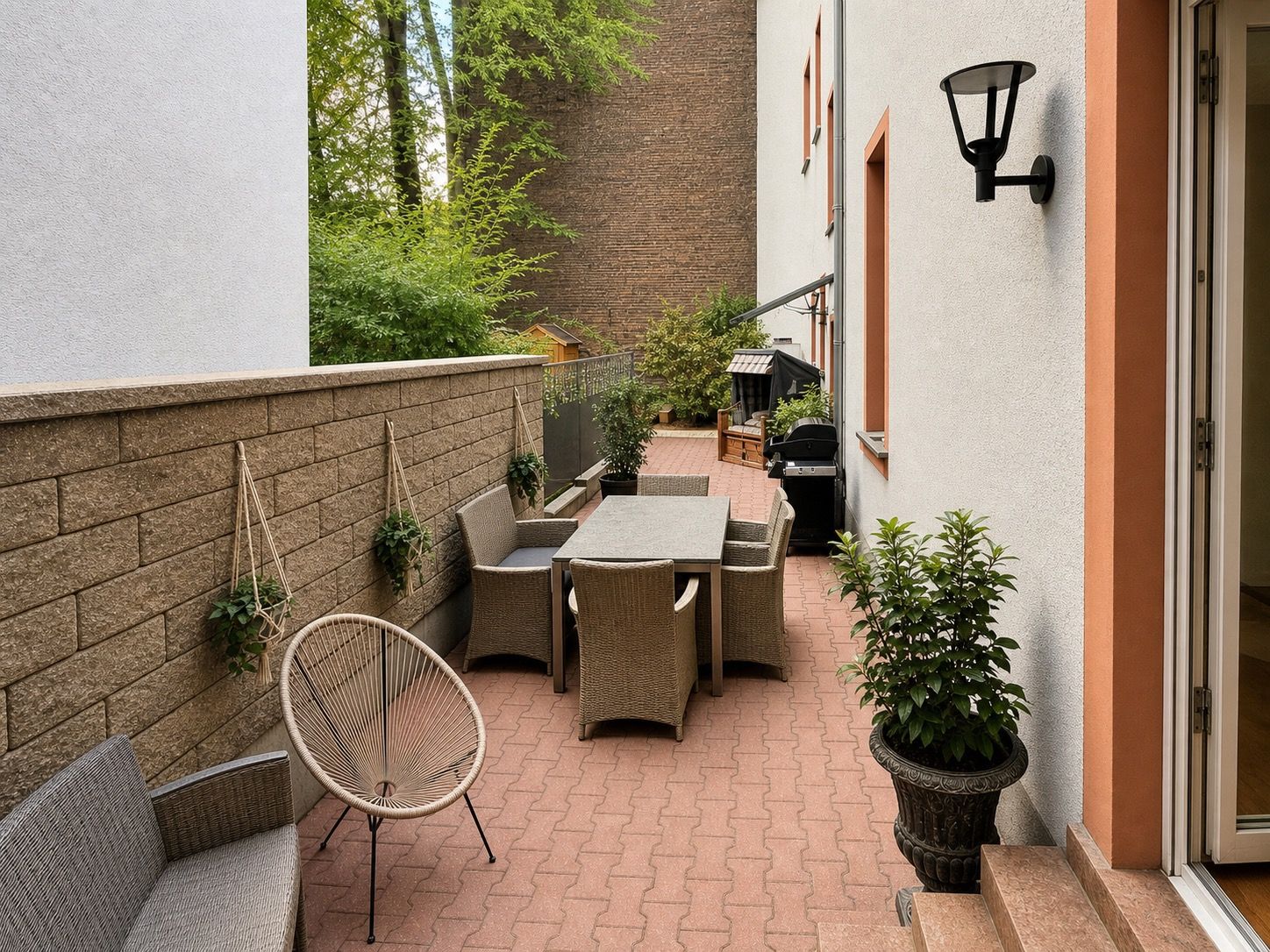 Stylish, Furnished 3.5-Room Apartment In Nordend-Ost - 1
