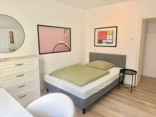 Lovely 4 bedroom apartment located in Düsseldorf
