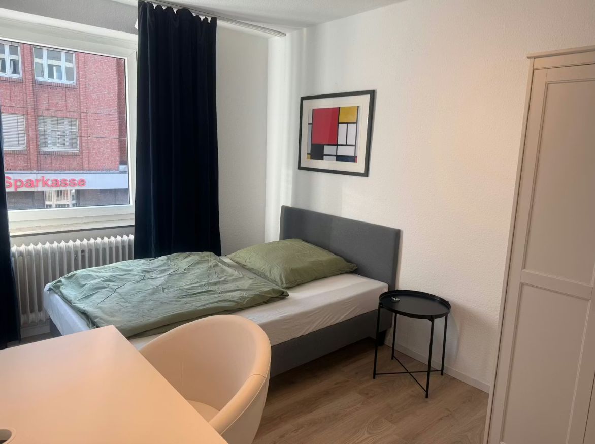 Lovely 4 Bedroom Apartment Located In Düsseldorf - 4
