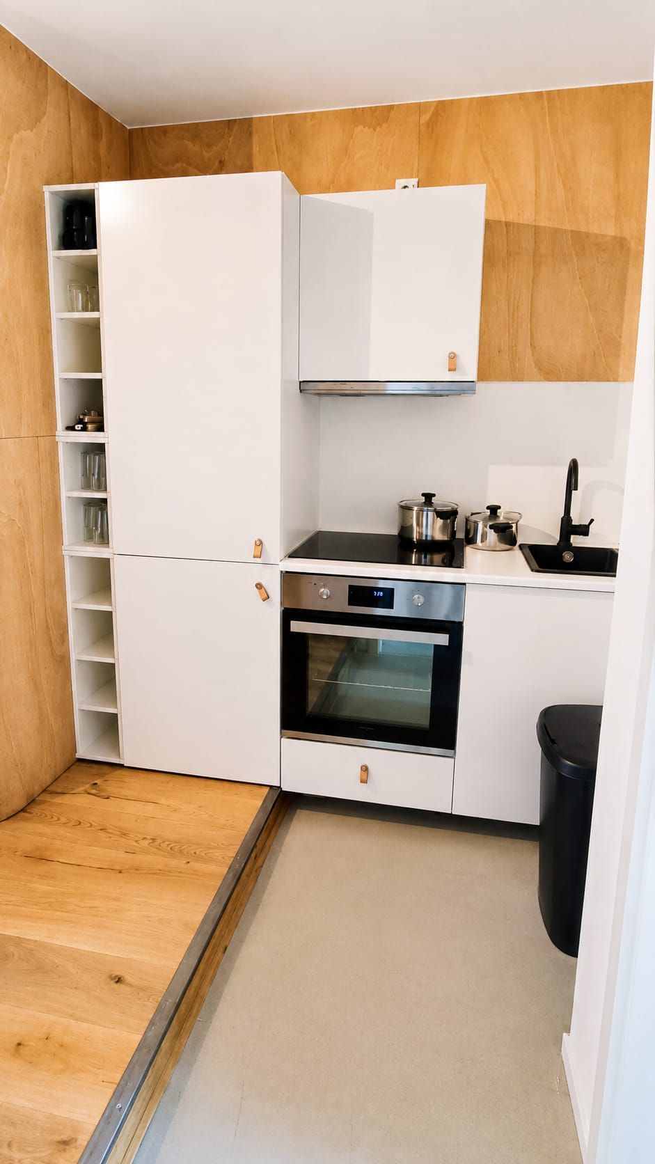 Nice 4 Bedroom Flat In Düsseldorf Altstadt - 2