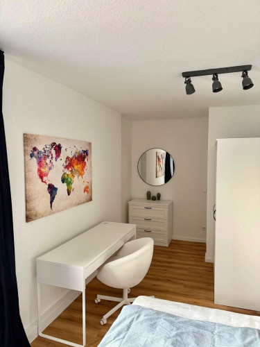 Fashionable & perfect 5 bedroom apartment in Düsseldorf