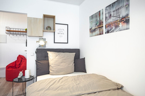 Düsseldorf freshly renovated and quiet apartment to the inner courtyard central with balcony - Gallery - 5