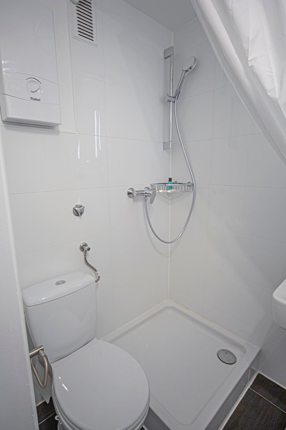 Düsseldorf Freshly Renovated And Quiet Apartment To The Inner Courtyard Central With Balcony - 12
