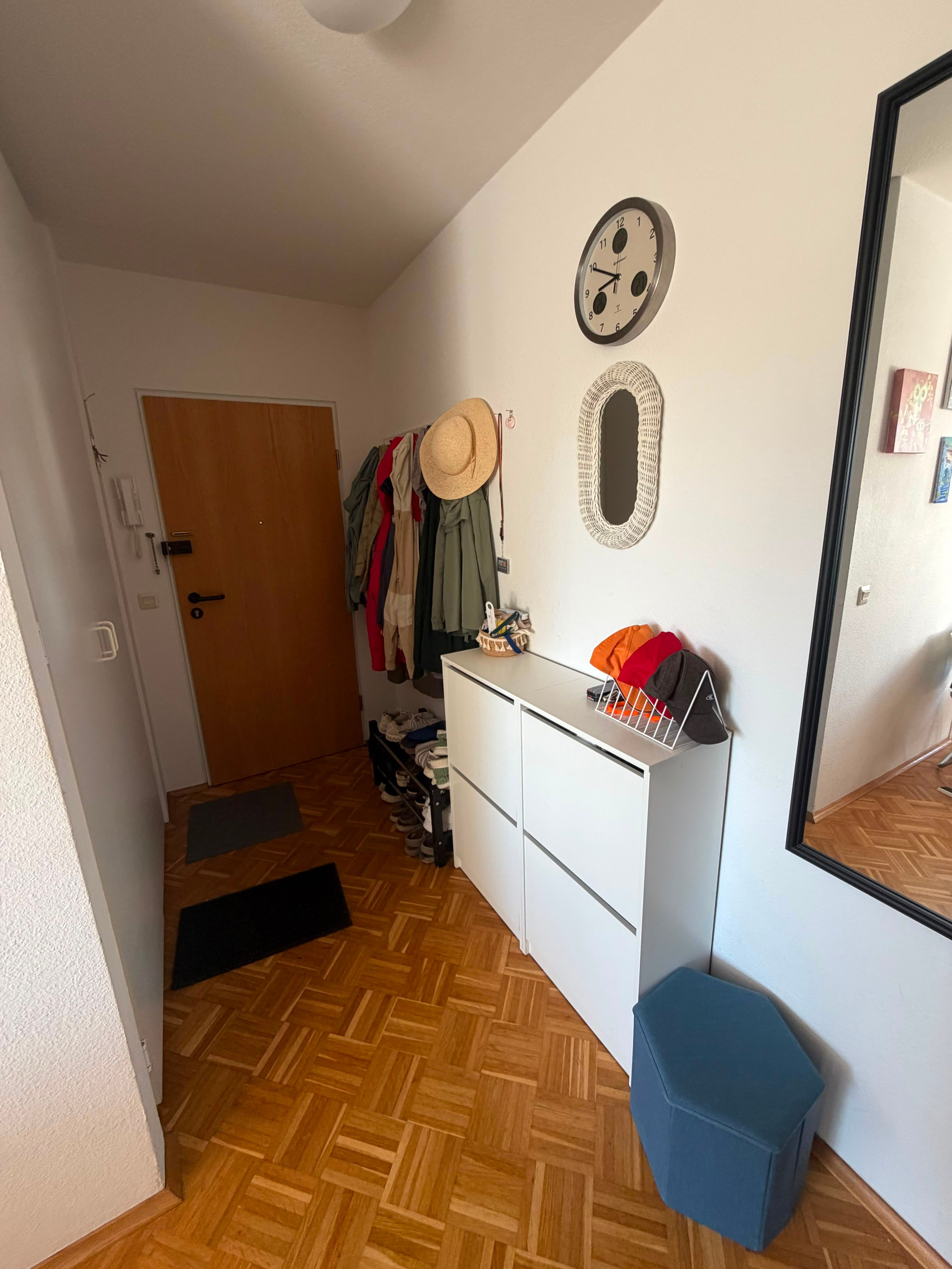 Beautiful Fully Furnished 3-Room Apartment With Large Balcony – Central Location – Temporary Rental - 1