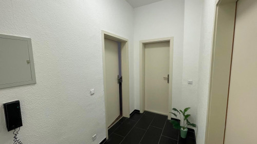 Newly renovated Holiday & Worker Apartment • Quiet • Sleeps 5 - Gallery - 6