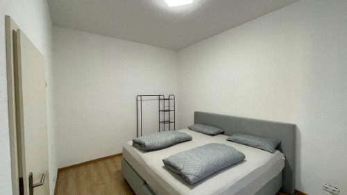 Newly renovated Holiday & Worker Apartment • Quiet • Sleeps 5
