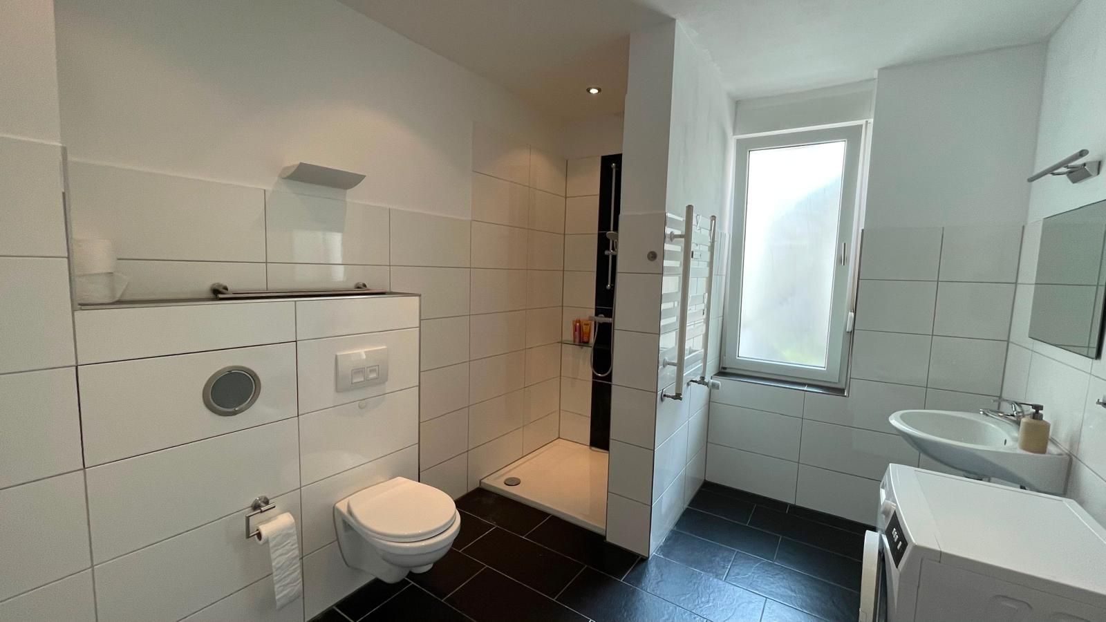 Newly Renovated Holiday & Worker Apartment • Quiet • Sleeps 5 - 3