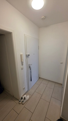 Modernisierte & voll möblierte 2-Zimmer-Wohnung mit Balkon & Tiefgarage – Innenstadt Siegburg - Gallery - 3