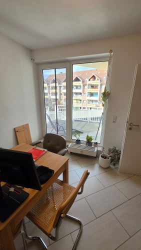 Modernisierte & voll möblierte 2-Zimmer-Wohnung mit Balkon & Tiefgarage – Innenstadt Siegburg - Gallery - 9