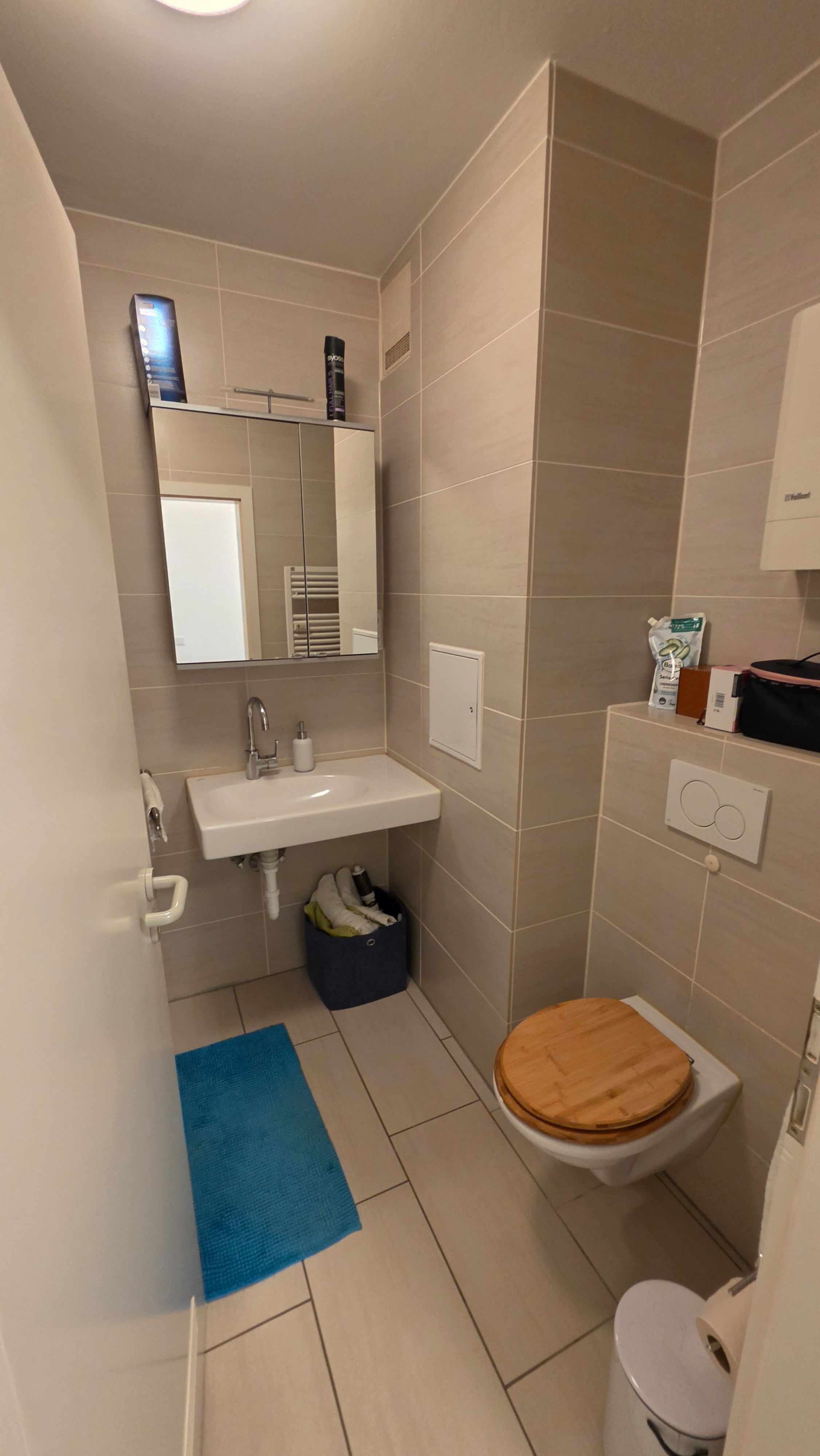 Modernisierte & Voll Möblierte 2-Zimmer-Wohnung Mit Balkon & Tiefgarage – Innenstadt Siegburg - 1