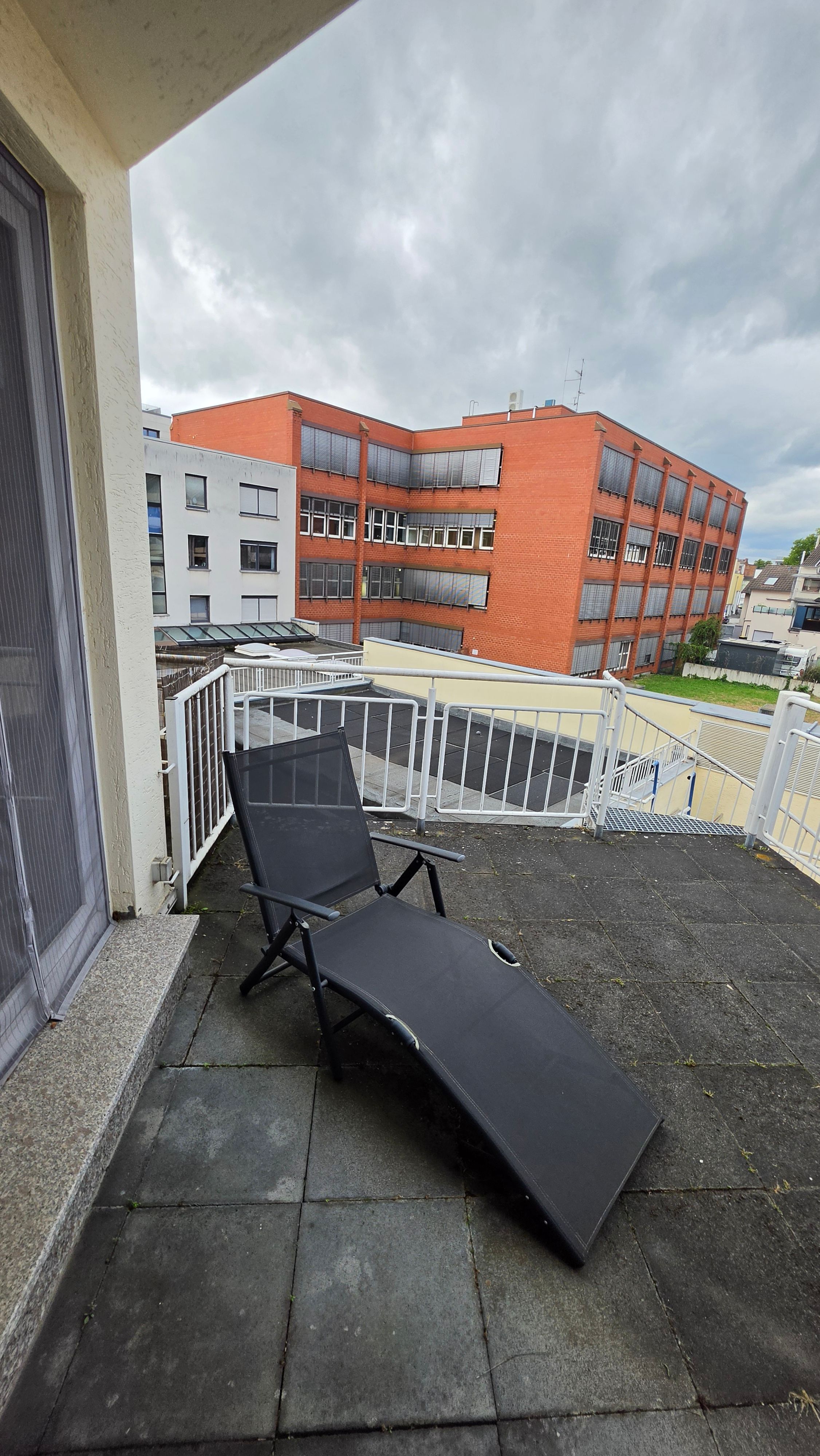 Modernisierte & Voll Möblierte 2-Zimmer-Wohnung Mit Balkon & Tiefgarage – Innenstadt Siegburg - 3