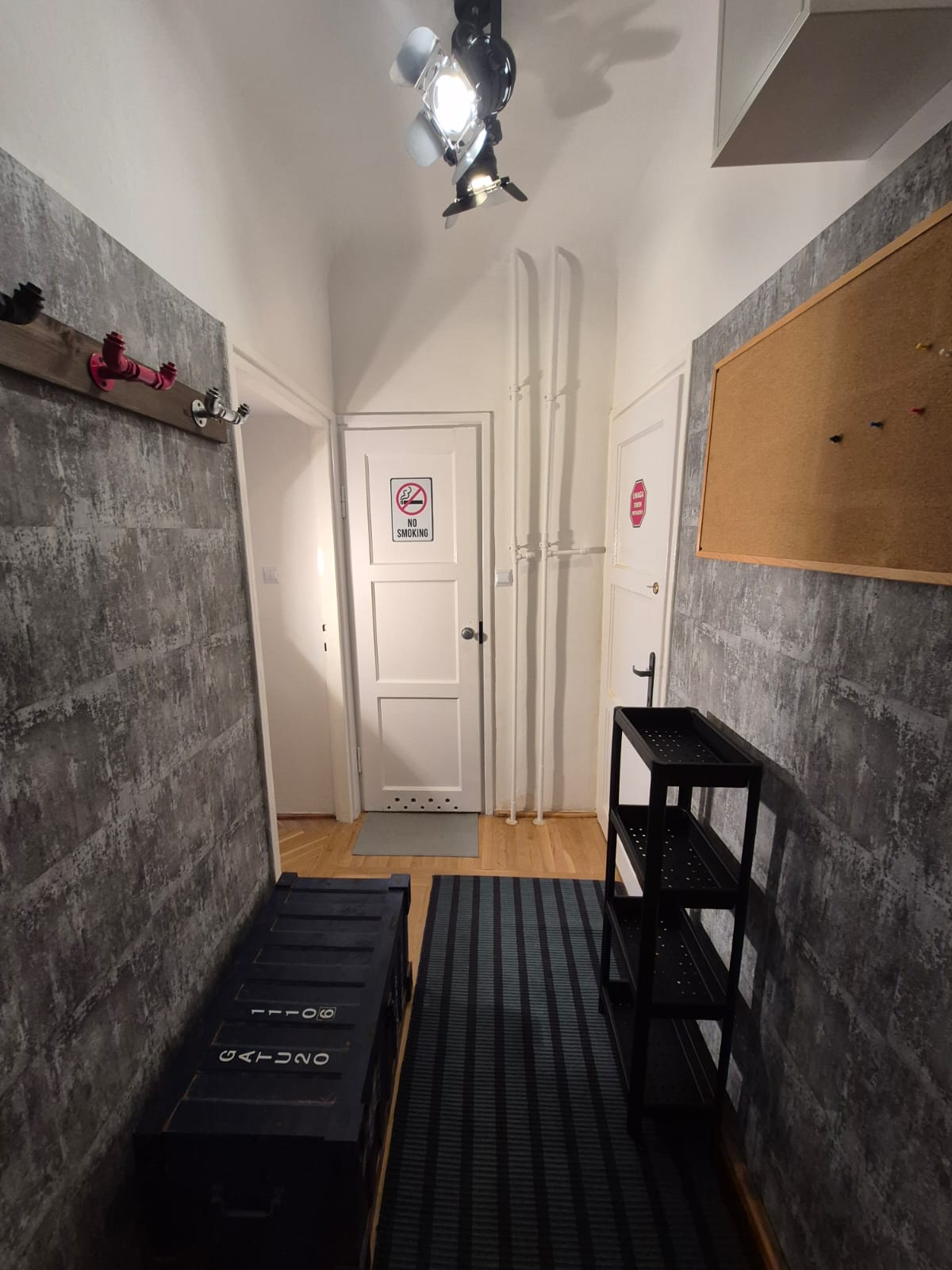 Room 3 At Solidarności 88 Street - 8
