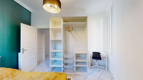 Room in Boulevard Léon Bourgeois, Toulon for 85 m² with 3 bedrooms