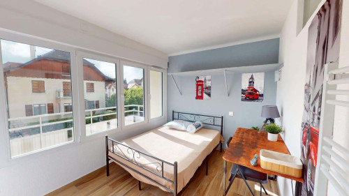 Room in Rue Aristide Briand, Annemasse for 34 m² with 2 bedrooms
