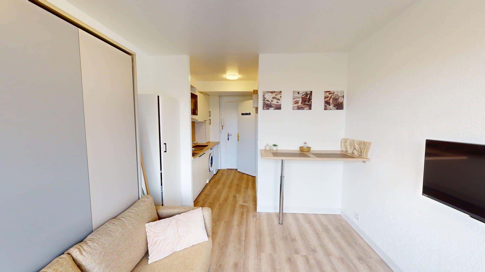 Apartment In Rue De La Paix, Gaillard For 16 M² - 1