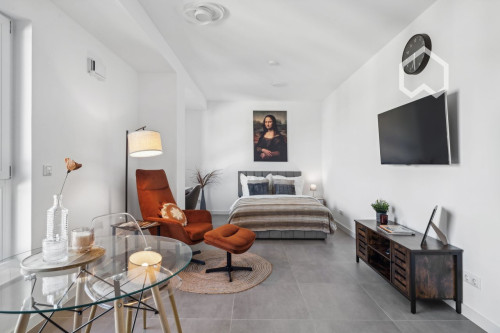 Stylish New-Build Apartment with spectacular Skyline Views in Gallus