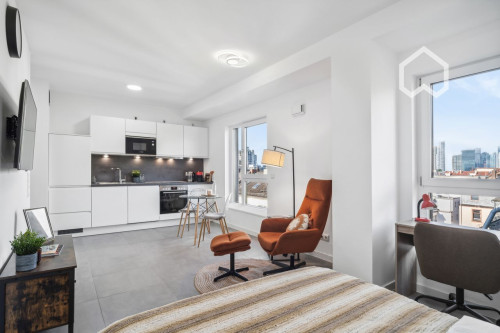 Stylish New-Build Apartment with spectacular Skyline Views in Gallus