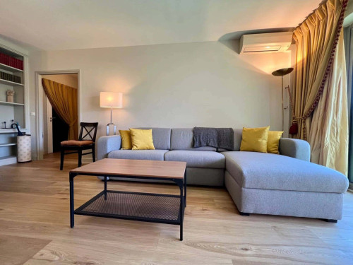 Appartement 2 chambres de 70 m² Neuilly sur Seine Vue sur cour arborée et calme, balcon filant