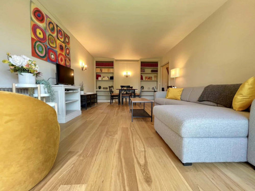 Appartement 2 chambres de 70 m² Neuilly sur Seine Vue sur cour arborée et calme, balcon filant