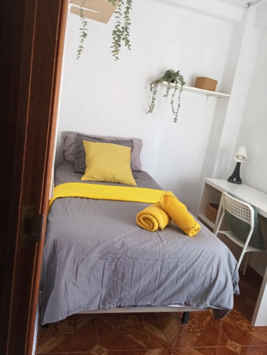 Quiet and cozy room