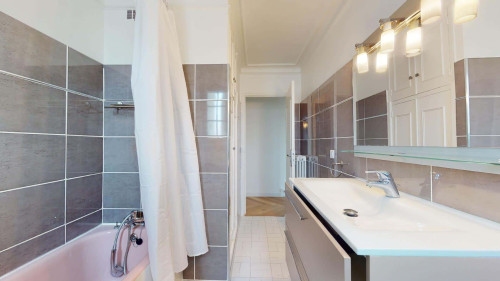 Room in Rue des Chasseurs, Montpellier for 84 m² with 5 bedrooms - Gallery - 4