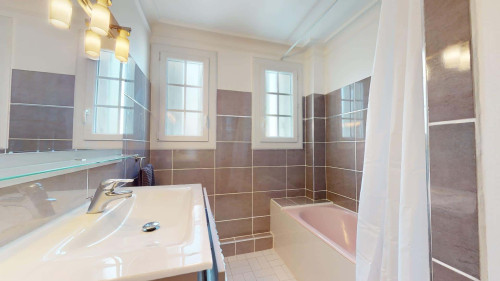 Room in Rue des Chasseurs, Montpellier for 84 m² with 5 bedrooms - Gallery - 3