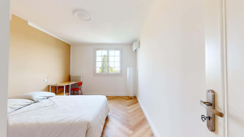 Room in Rue des Chasseurs, Montpellier for 84 m² with 5 bedrooms