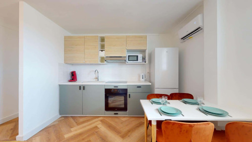 Room in Rue des Chasseurs, Montpellier for 84 m² with 5 bedrooms - Gallery - 11