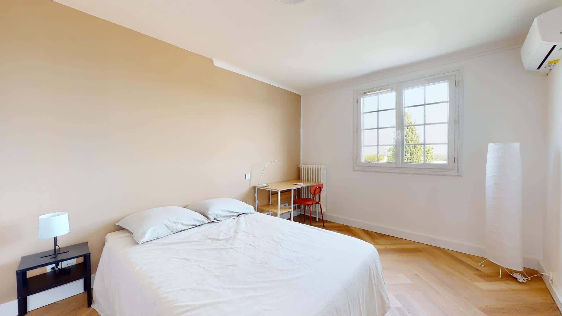 Room In Rue Des Chasseurs, Montpellier For 84 M² With 5 Bedrooms - 1