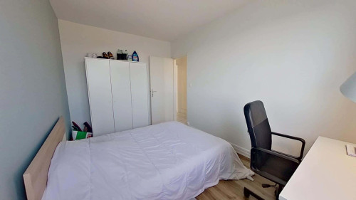 Room in Rue Hector Berlioz, Rouen for 80 m² with 4 bedrooms
