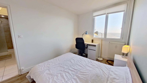 Room in Rue Hector Berlioz, Rouen for 80 m² with 4 bedrooms