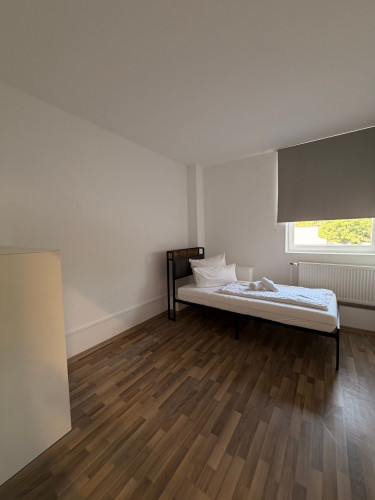 Furnished Single Room with Private Bathroom – Business & Long-Stay