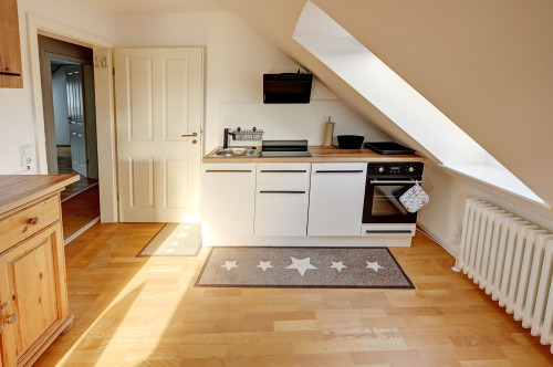 Birkegård Bright Furnished 3-Room Top-Floor Apartment with Garden Access – Quiet & Close to the Beach