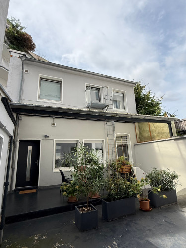 Courtyard Oasis: High-quality Maisonette Apartment in popular Flingern-Nord (temporary for 11-12 months)