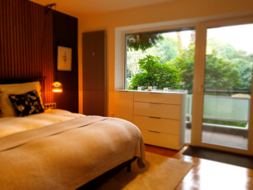 Furnished + Parking: Central Location. Stylish Apartment + Garden, Designed for Comfortable Living