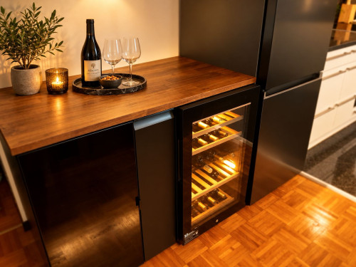 Furnished + Parking: Central Location. Stylish Apartment + Garden, Designed for Comfortable Living - Gallery - 10
