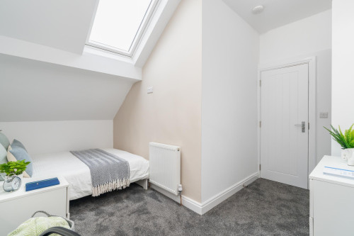 17-trelawn-avenue-leeds-80592305120260918074911AM