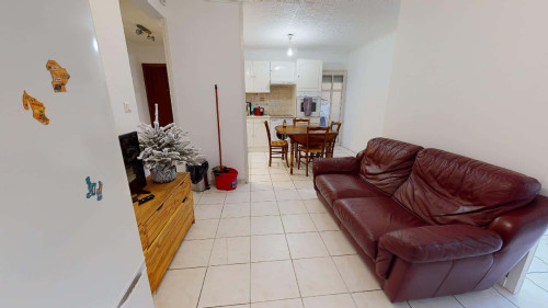 Room in Rue Pierre Dupont, Saint-Fons for 75 m² with 4 bedrooms