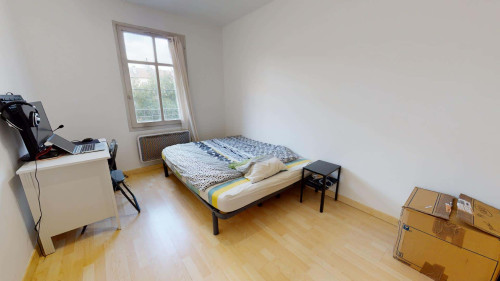 Room in Rue Pierre Dupont, Saint-Fons for 75 m² with 4 bedrooms