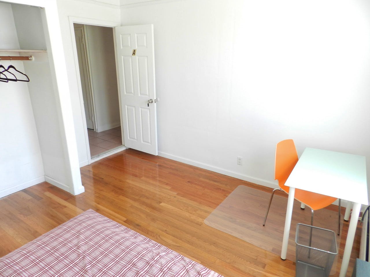  Room A  -  Classic Apt. w/ Workspace  - Gallery -  24