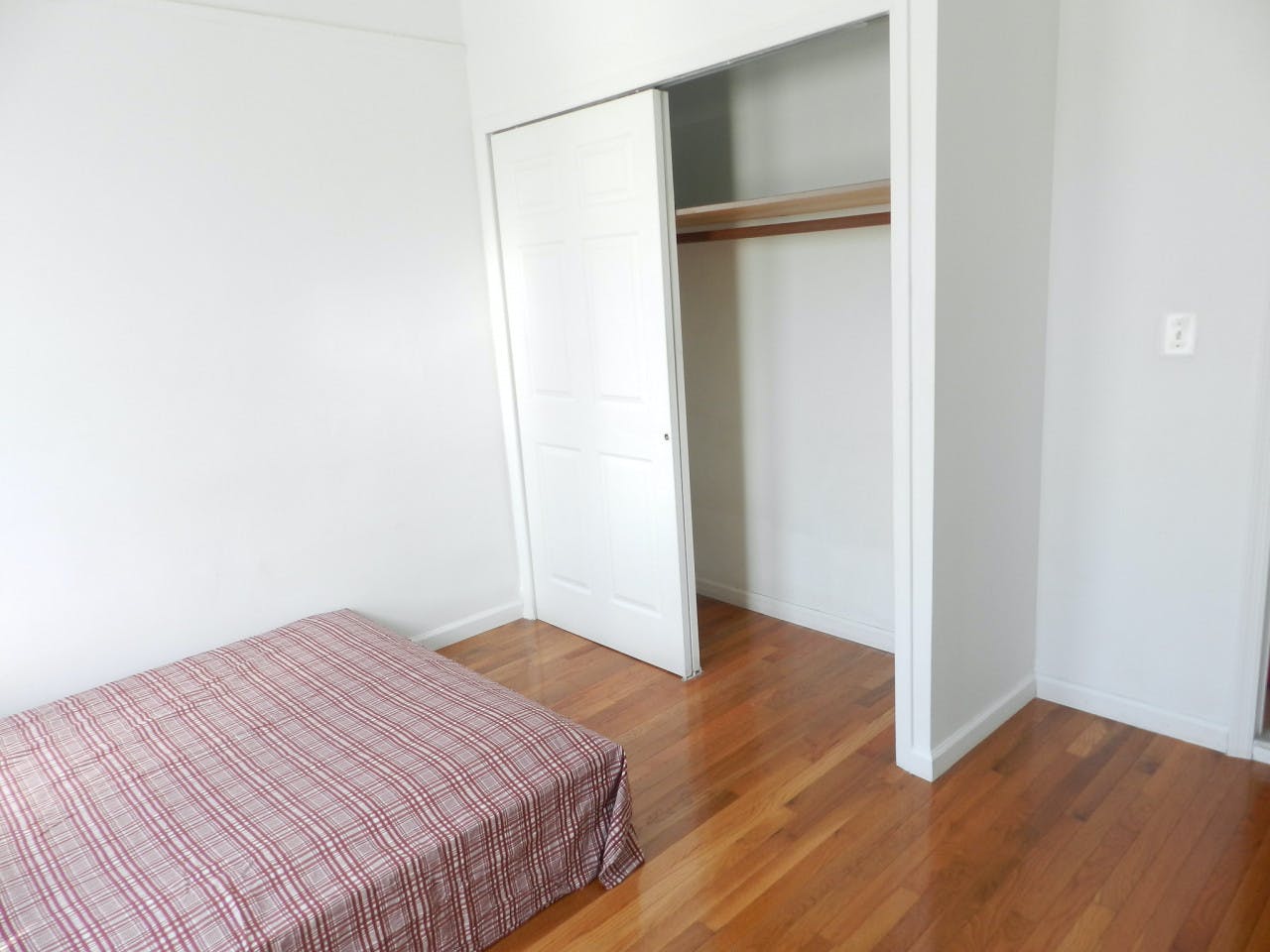  Room A  -  Classic Apt. w/ Workspace  - Gallery -  11