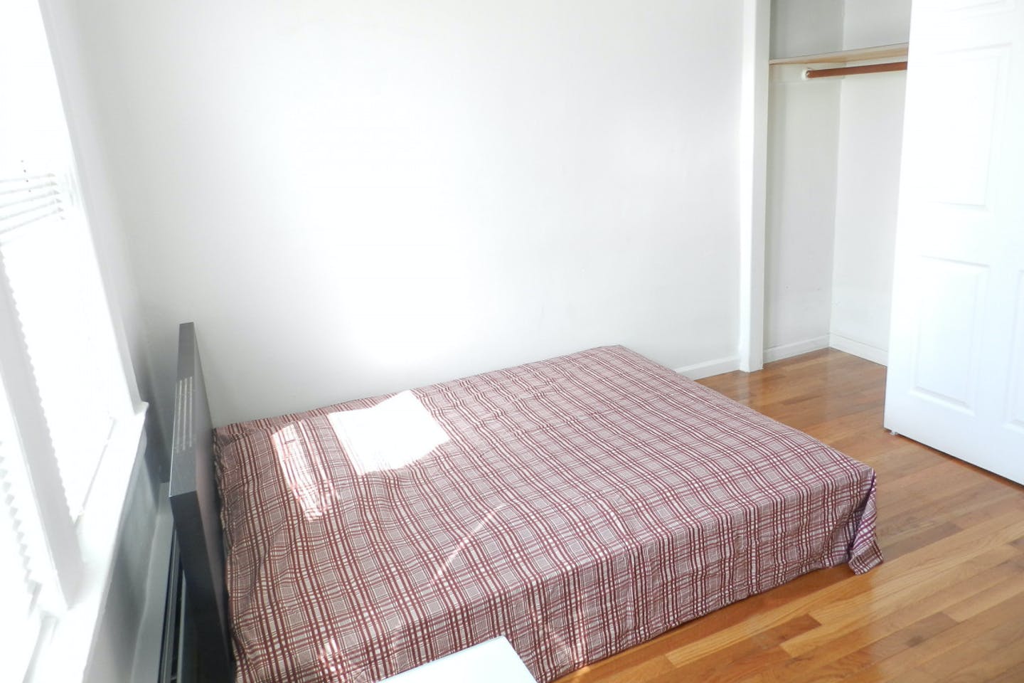  Room A  -  Classic Apt. w/ Workspace  - Gallery -  6